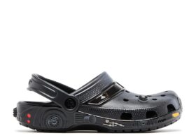 Batman x Classic Clog Kids ‘Batmobile’