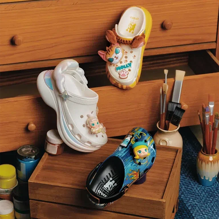 Pop Mart Molly Classic Clog Pop Mart Molly Classic Clog